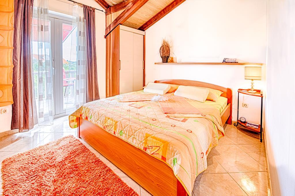 Apartmani Rita Milna  Rum bild