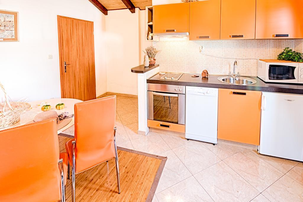 Apartmani Rita Milna  Rum bild