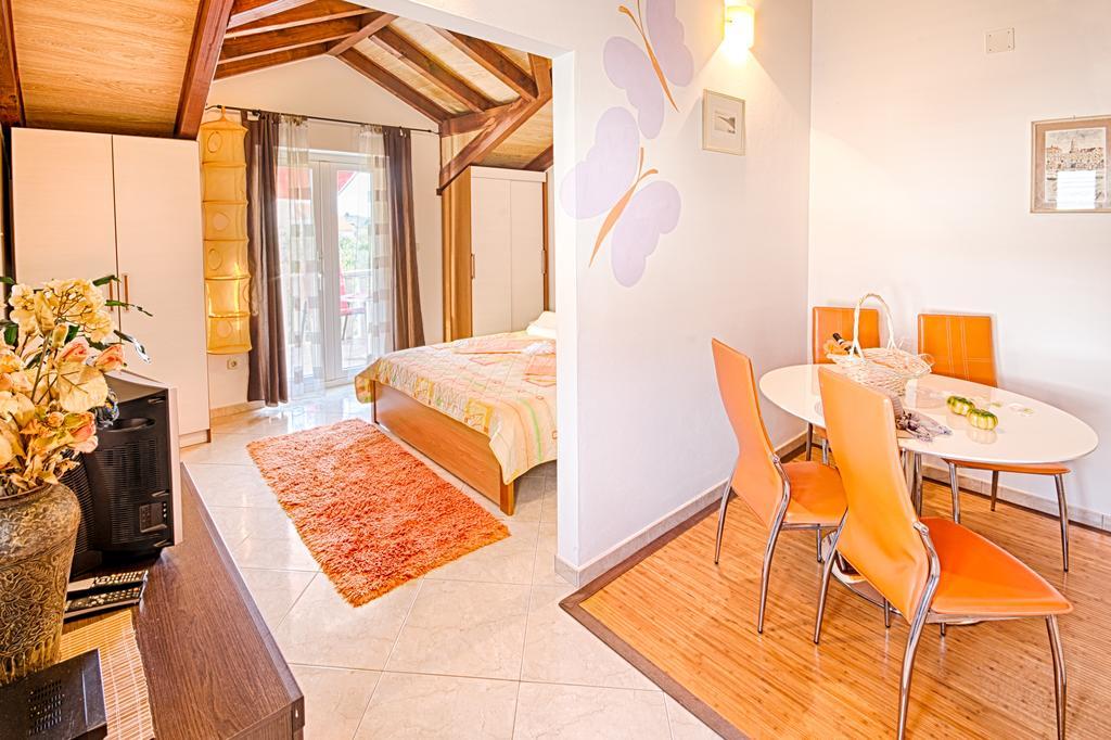 Apartmani Rita Milna  Rum bild