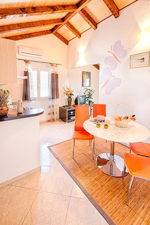 Apartmani Rita Milna  Rum bild